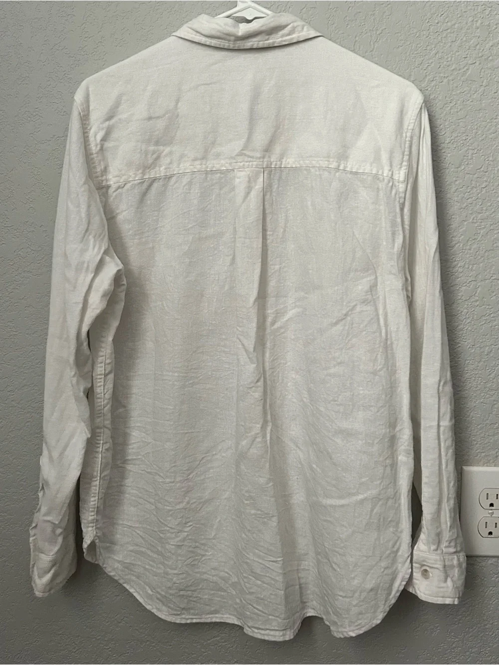 Universal Thread Linen Button Down - Picture 2 of 4